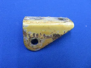 Cessna Seat Belt Fitting Front Seat LH OTBD & RH INDB P/N 0510205-5 (0820-486)